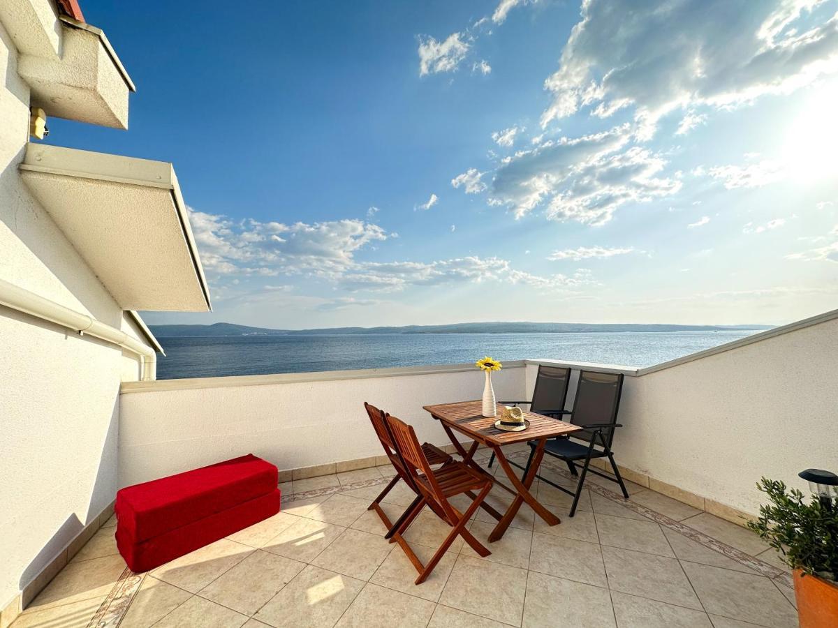 Apartment 2 *