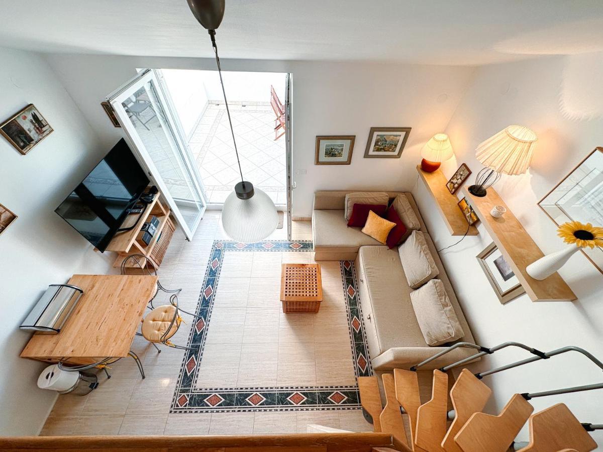 Apartment 2 *